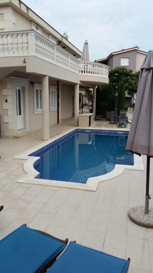 Villa Lizzi Трогир Екстериор снимка